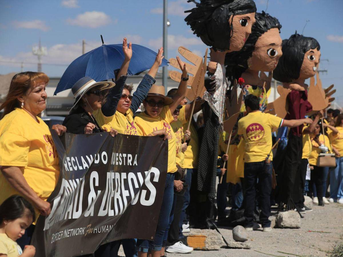 Día de la Madre en la frontera: sin abrazos pero con resistencia en Ciudad Juárez y El Paso