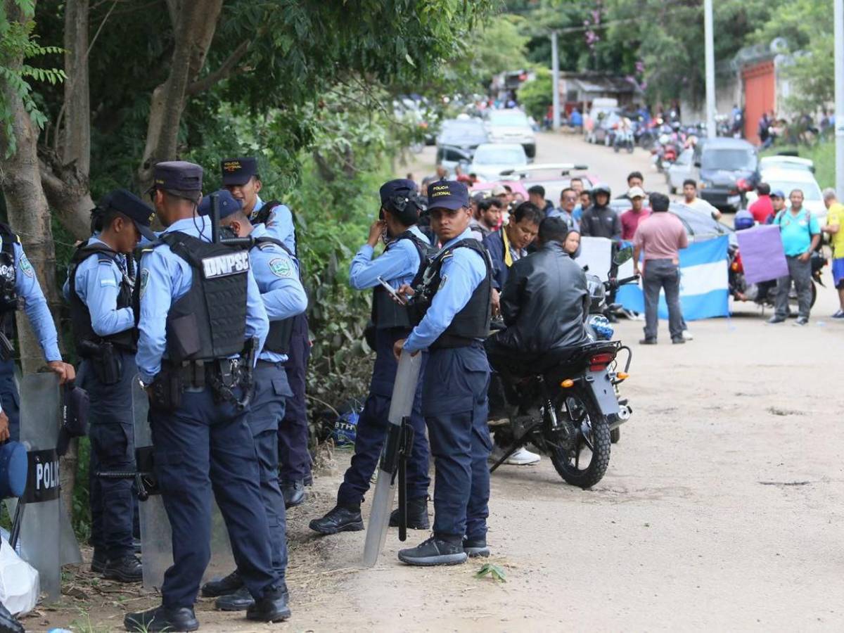 Sin paso a Mateo y Lepaterique, pobladores protestan por mal estado de la carretera