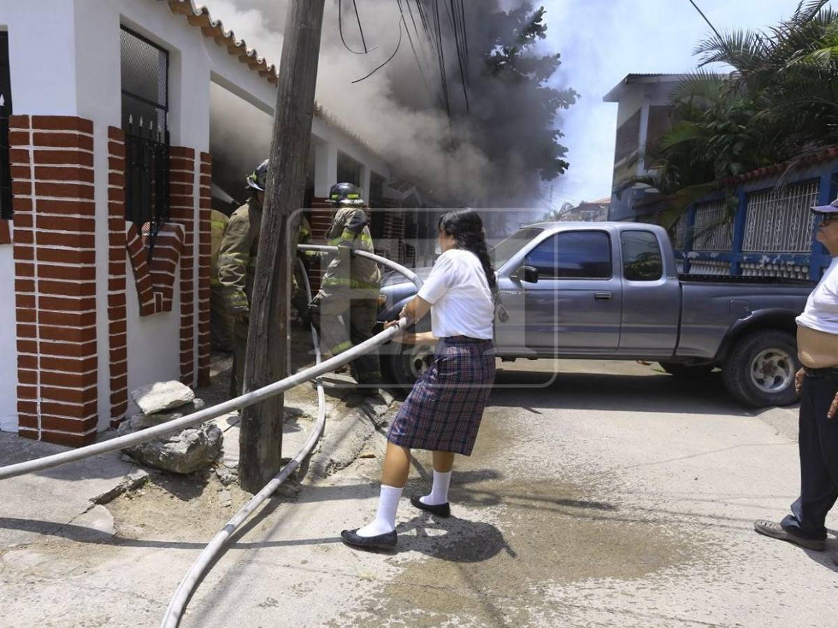 Sin pensarlo dos veces, menor se sumó a bomberos para intentar salvar la casa de su abuelo
