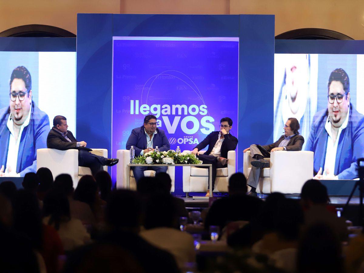 En el tercer panel se hizo referencia a que se están viviendo tiempos de comunicación efímera.