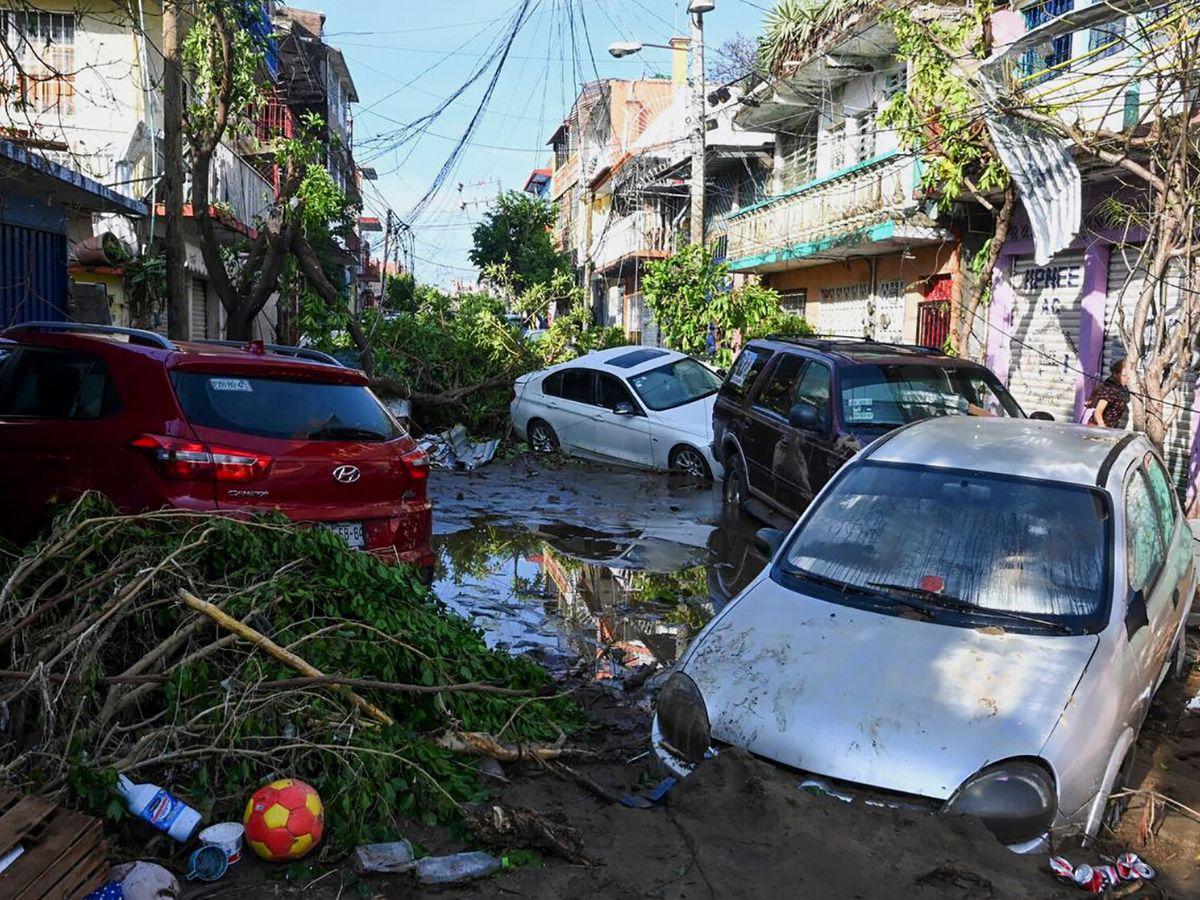 Otis deja 27 muertos y una estela de daños en Acapulco