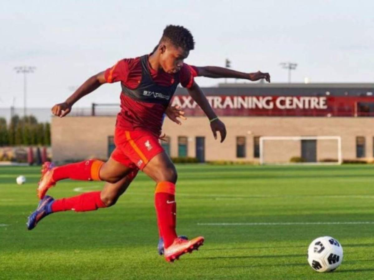 Keyrol Figueroa sorprende al anotar para el equipo Sub-18 del Liverpool