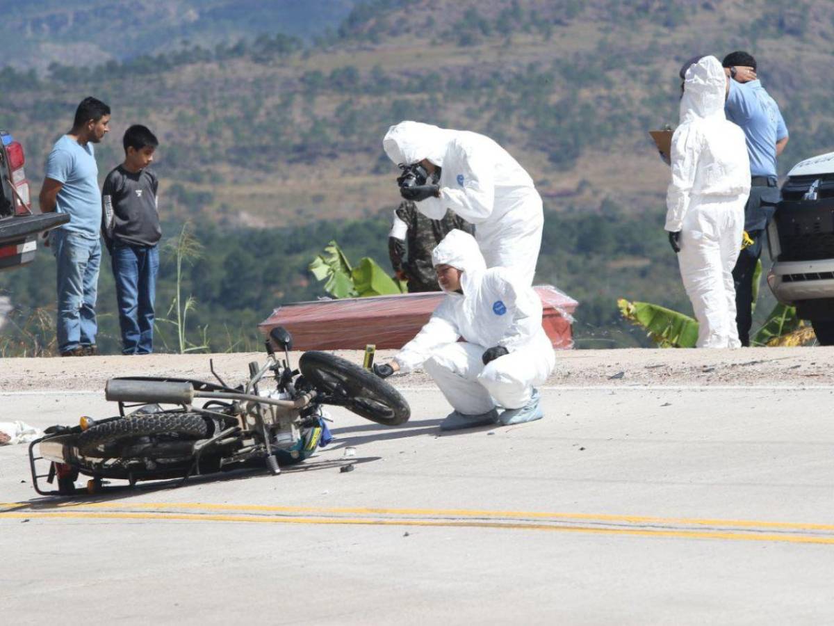 Cuatro motos, imprudencia y una curva pronunciada: tragedia en carretera a El Paraíso