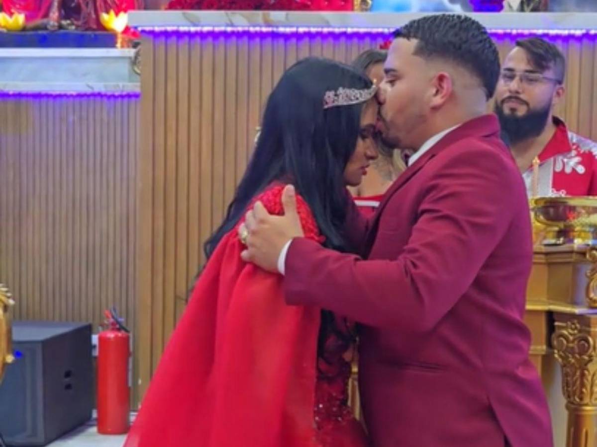 Alabanzas y bendición: así fue la primera boda en la Iglesia de Lucifer