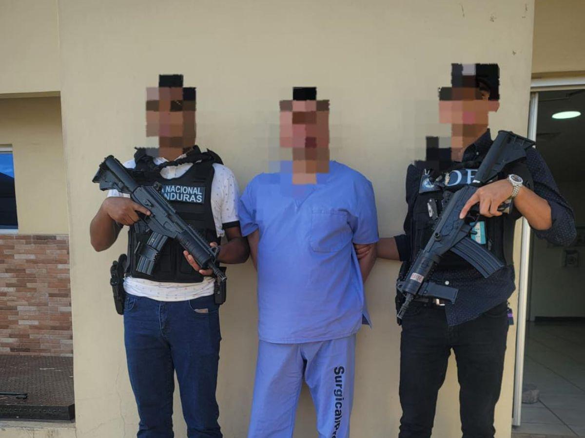 En horas laborales hurtó equipo médico de un hospital público: capturan a anestesiólogo