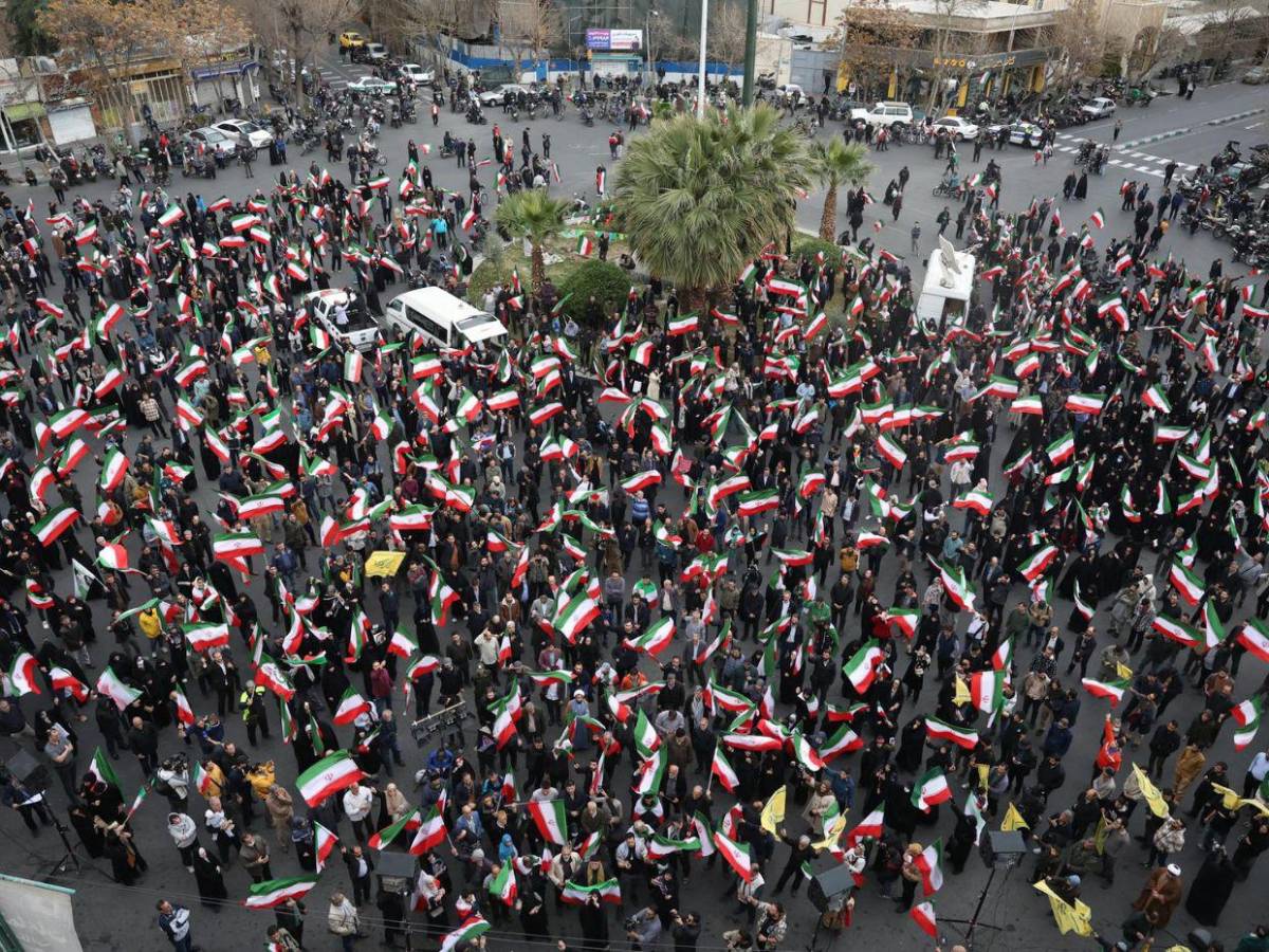 Escala la tensión: Irán sacudido por ataque conjunto de Estados Unidos e Israel