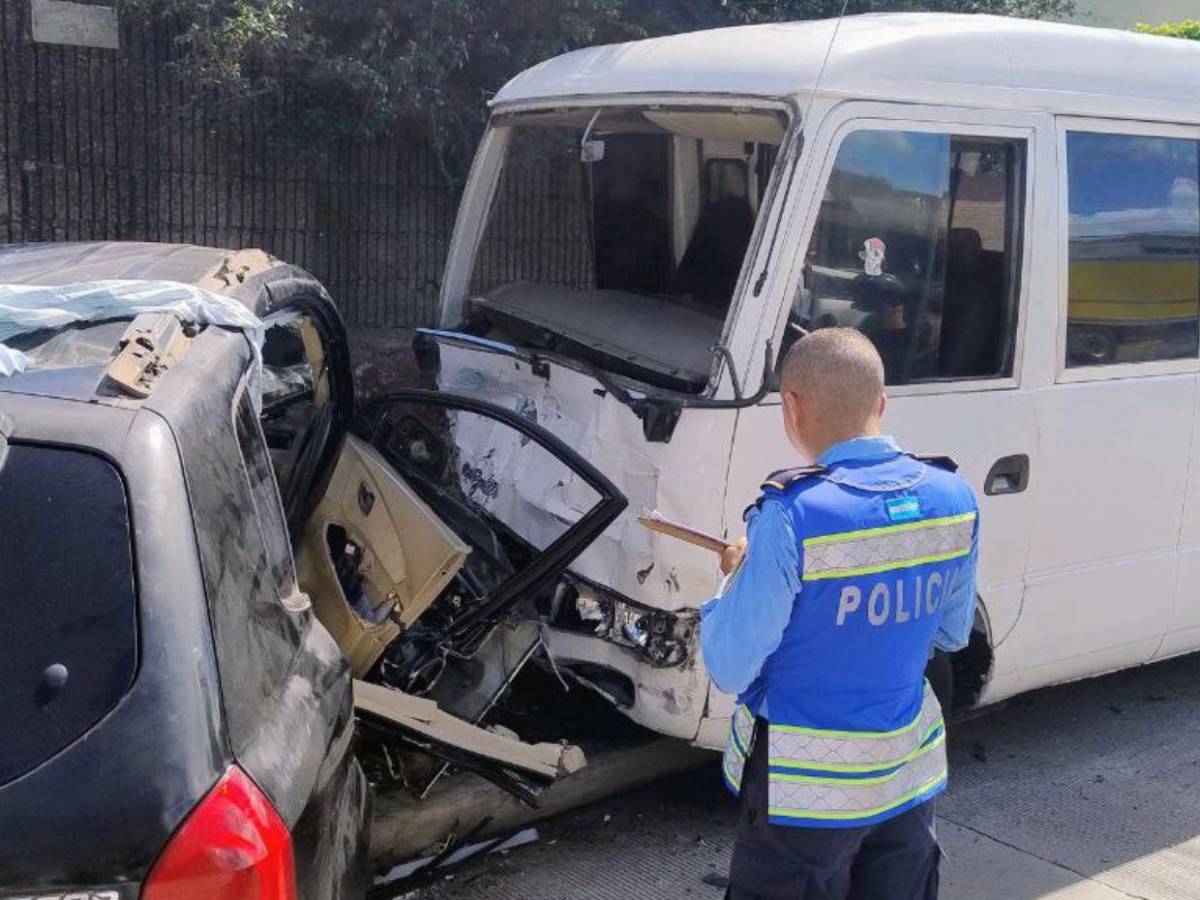 Accidente entre camioneta y rapidito deja heridos en bulevar Los Próceres de la capital
