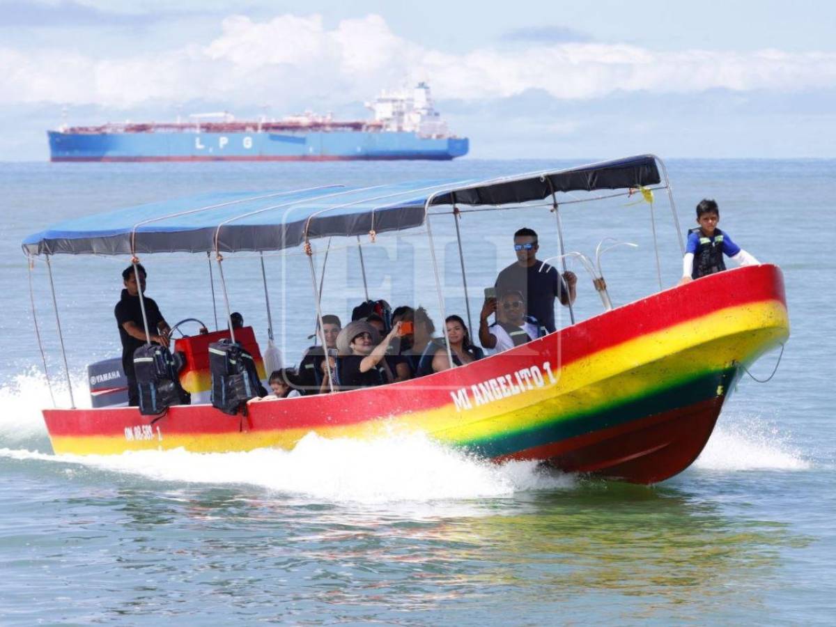 Playas de Omoa se llenan de turistas en plena Semana Santa 2026