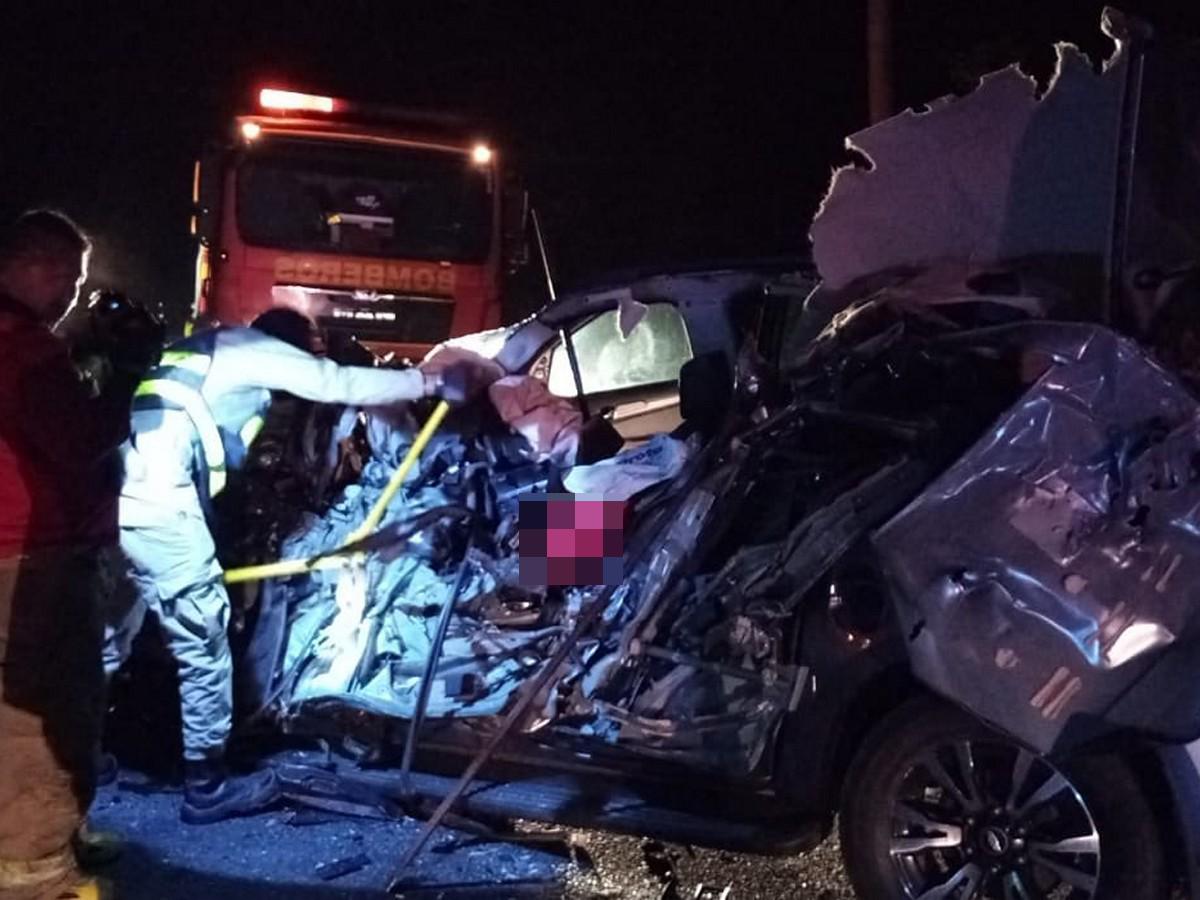 Muere una persona tras fuerte choque entre bus y pick up en Santa Bárbara