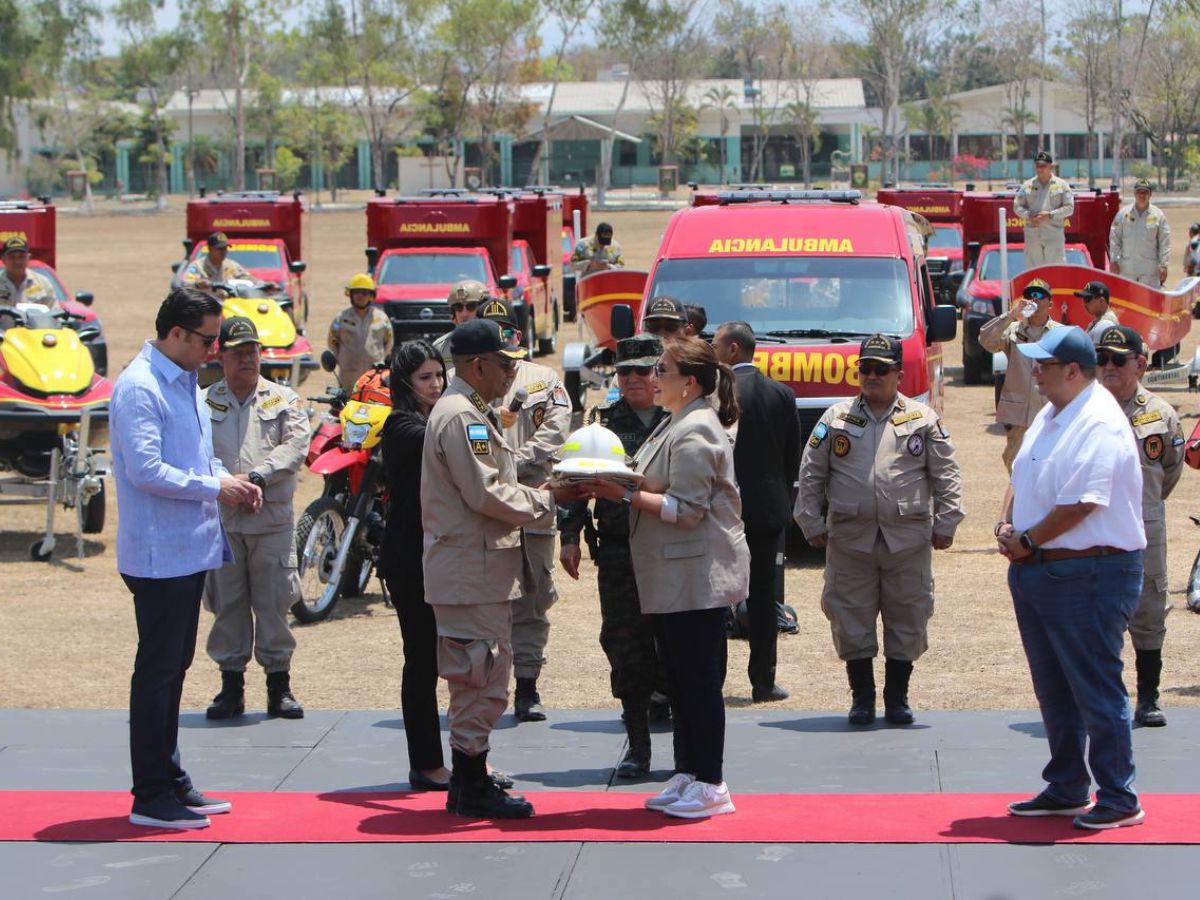 Gobierno de Honduras entrega nueva flota de vehículos al Cuerpo de Bomberos