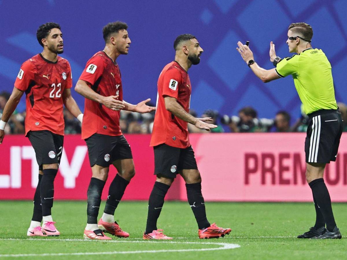 FIFA toma determinación con árbitro del polémico juego entre Argentina y Egipto