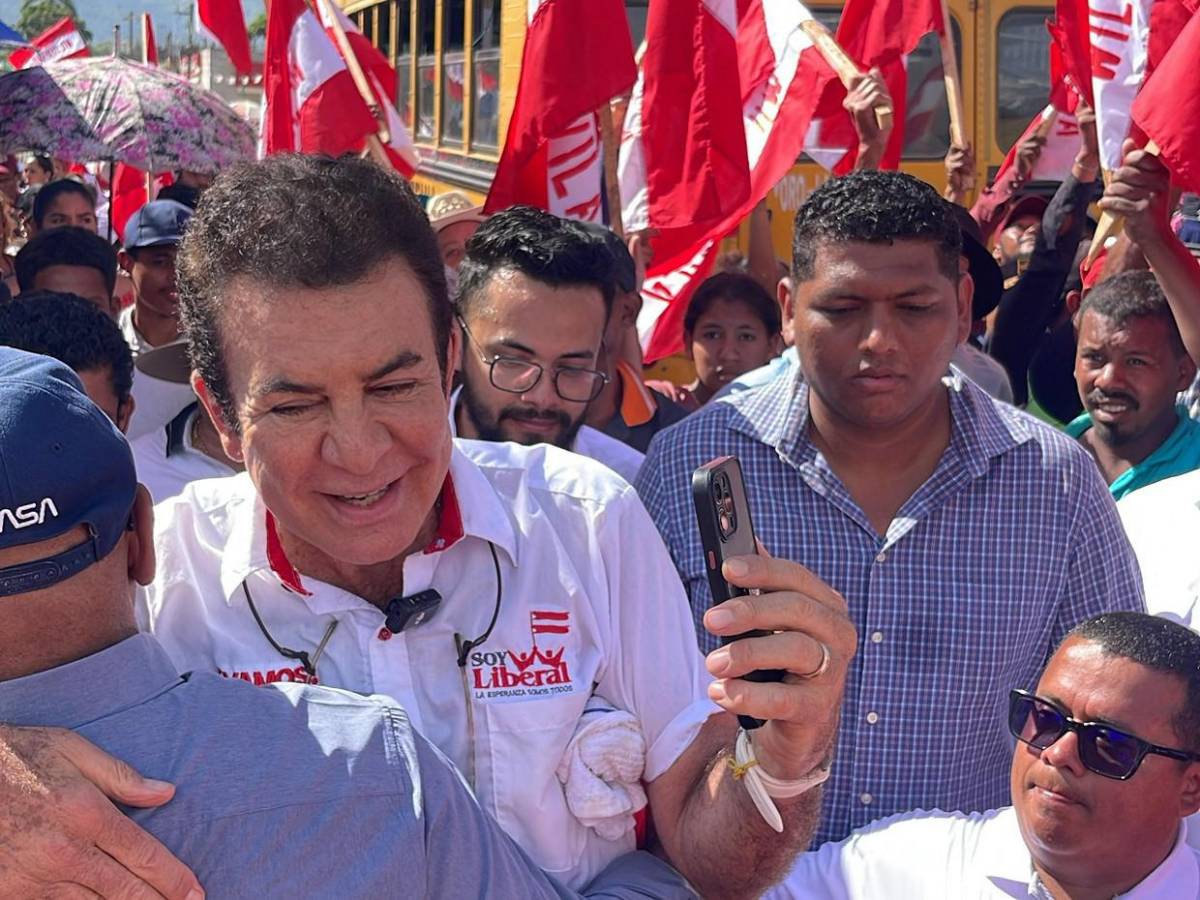 Salvador Nasralla realiza caminata en Yoro para fortalecer su candidatura