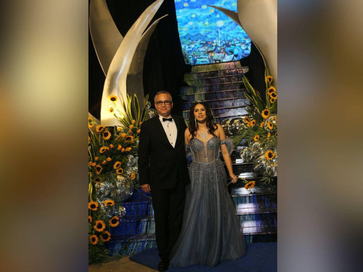 Desfile de los seniors 2025 de la Dowal School junto a sus padres