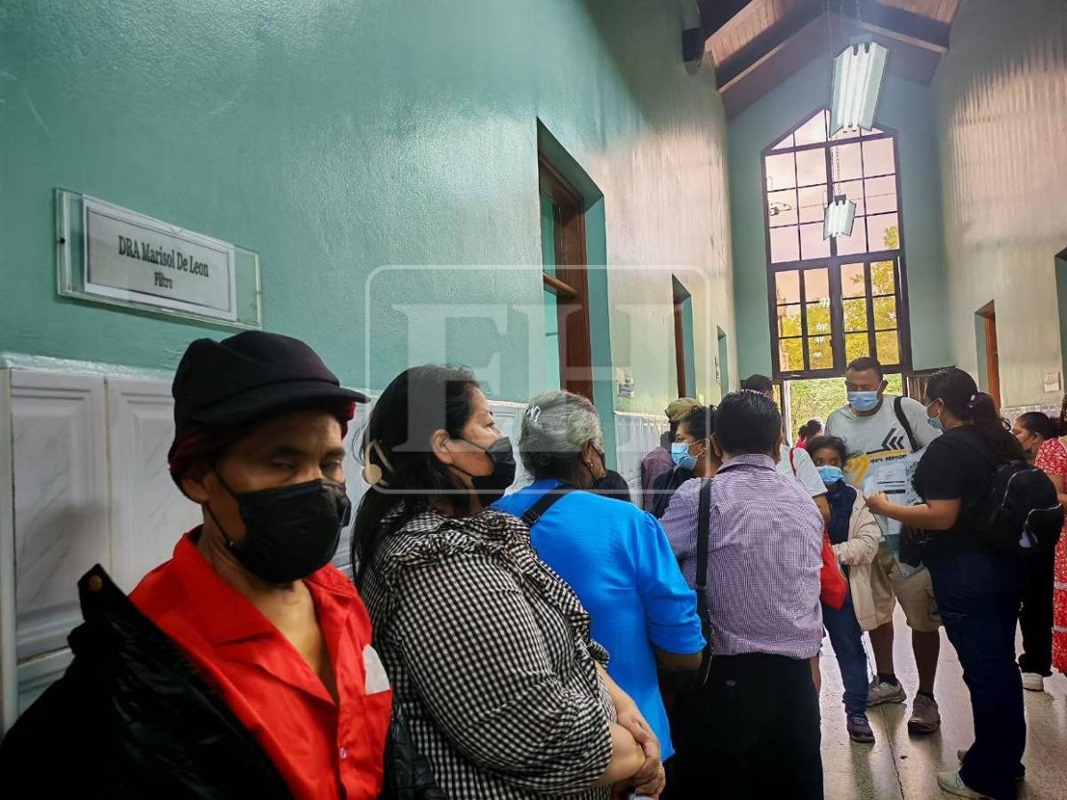 Abarrotada lucen salas del Hospital El Toráx por infecciones respiratorias