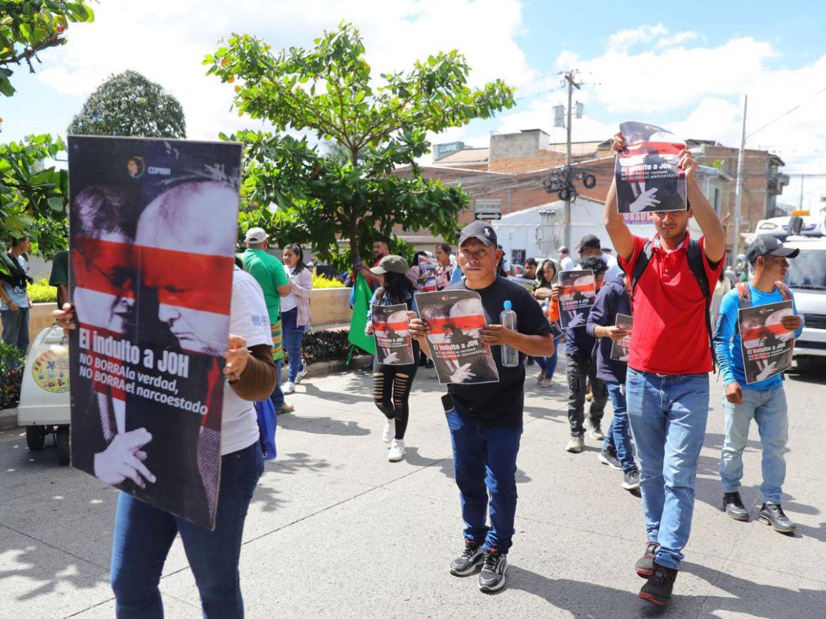 Protestan frente a Embajada de EE UU contra el indulto de Donald Trump a JOH
