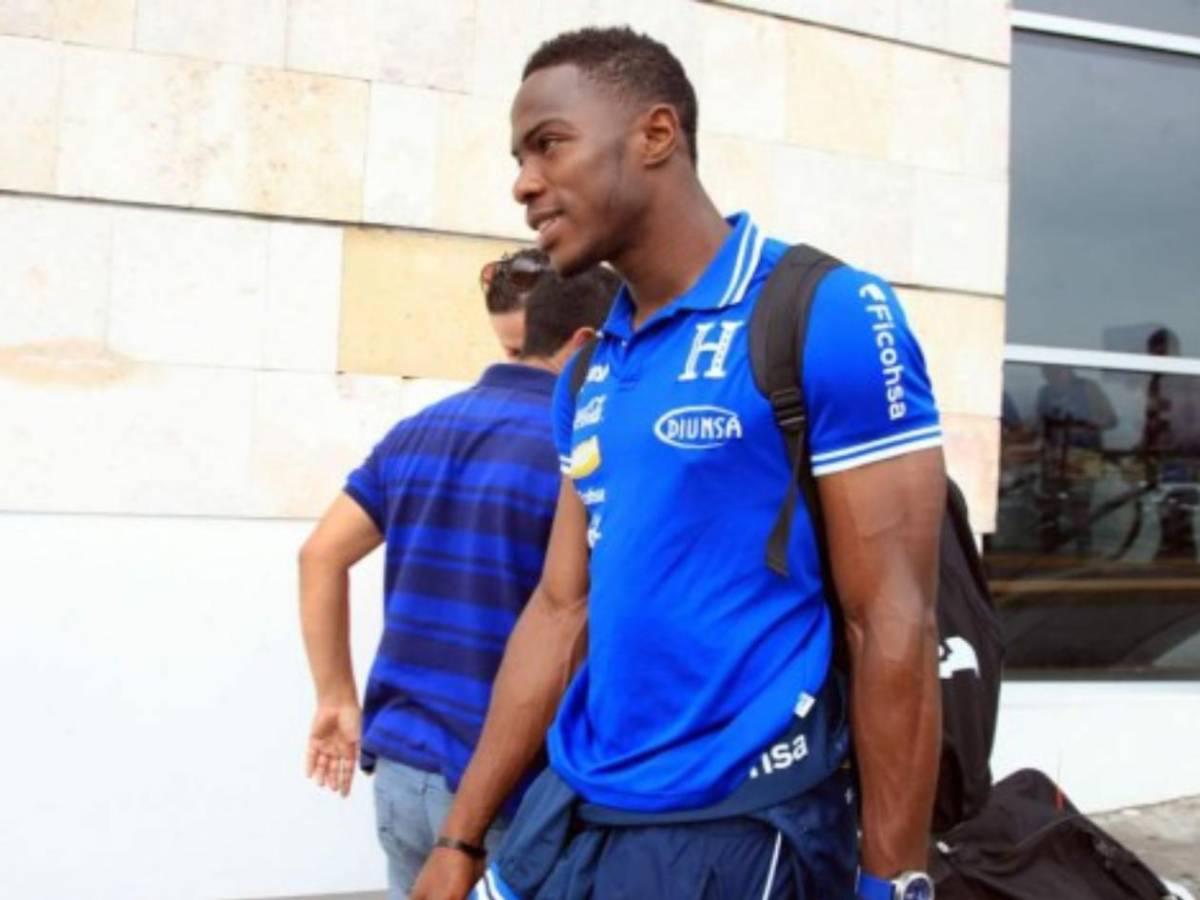 Acompaña a su hijo y a esto se dedica: La nueva vida de Maynor Figueroa en Inglaterra