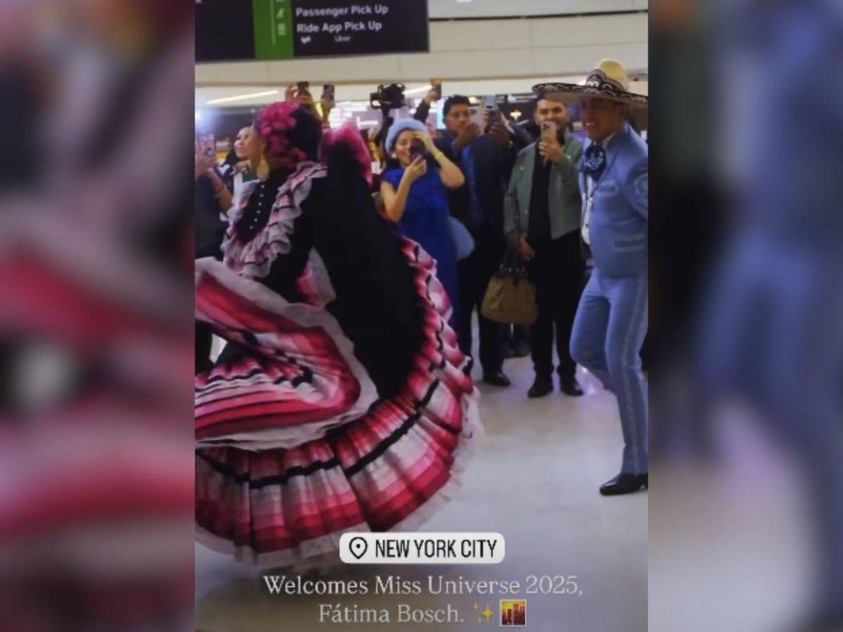 Fátima Bosch llega a Nueva York entre mariachis y polémicas