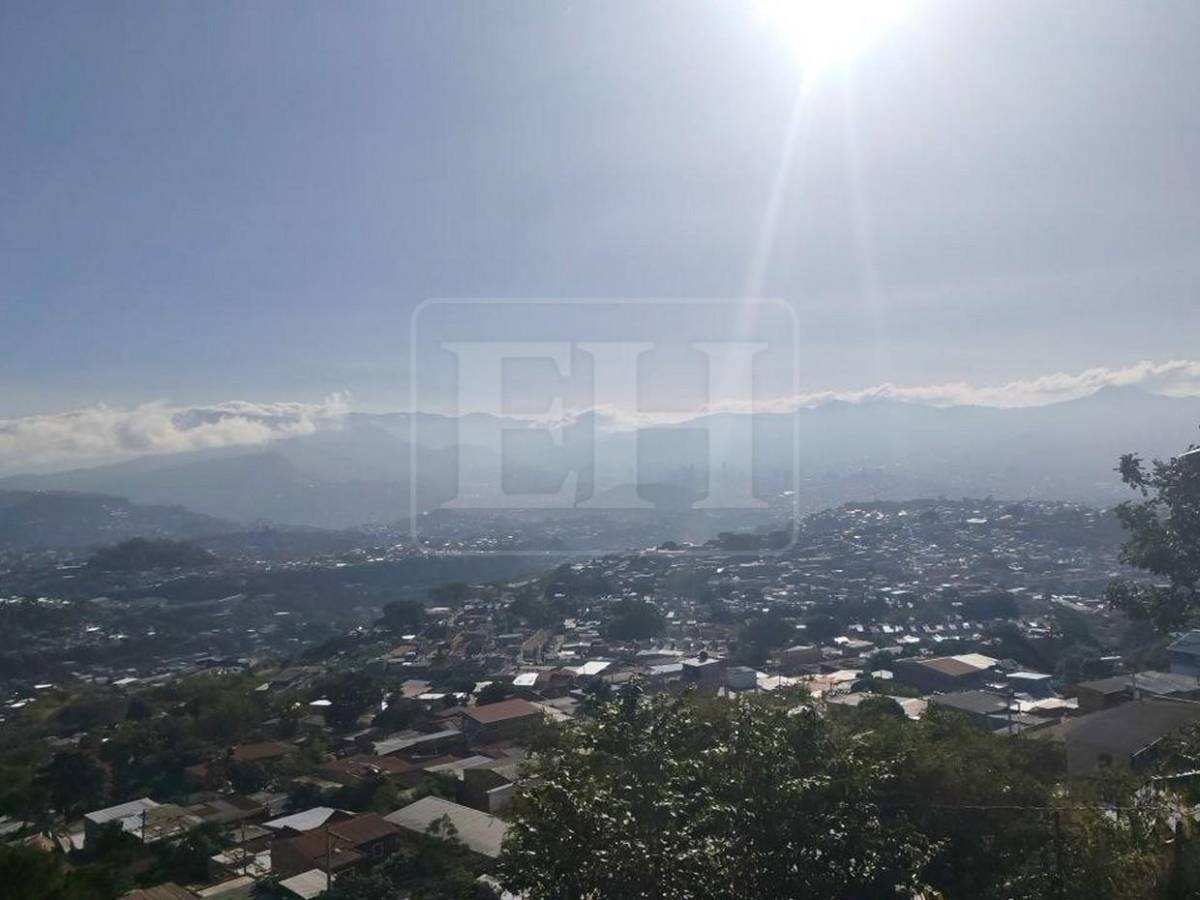 Domingo soleado, caluroso y con bruma: así está el clima en Tegucigalpa