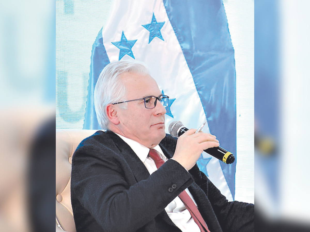 Baltasar Garzón ahora asesorará a la PGR ante el Ciadi