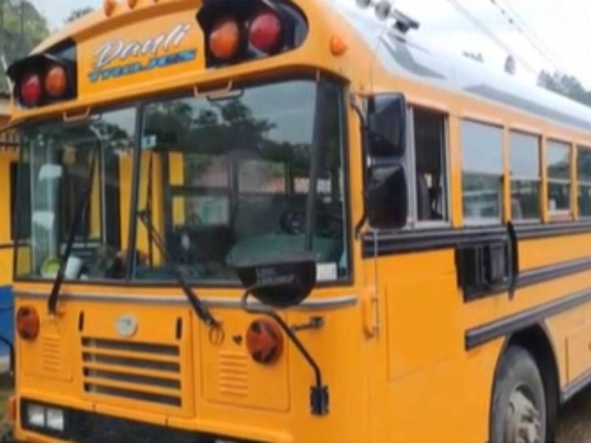 Frente a estación policial atentan contra bus lleno de pasajeros en Jamastrán