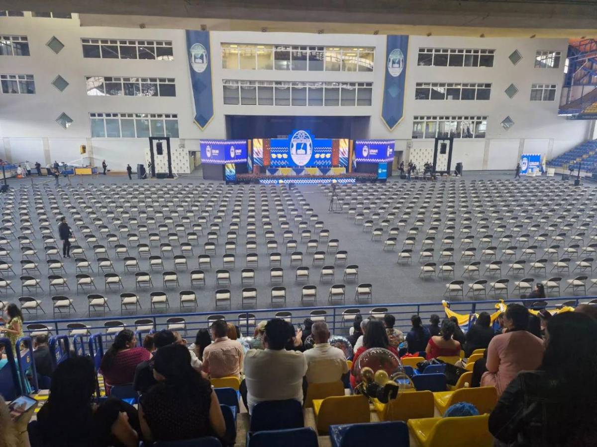 ¡Un sueño cumplido! Más de 1,500 graduados recibieron con orgullo su título en la UNAH