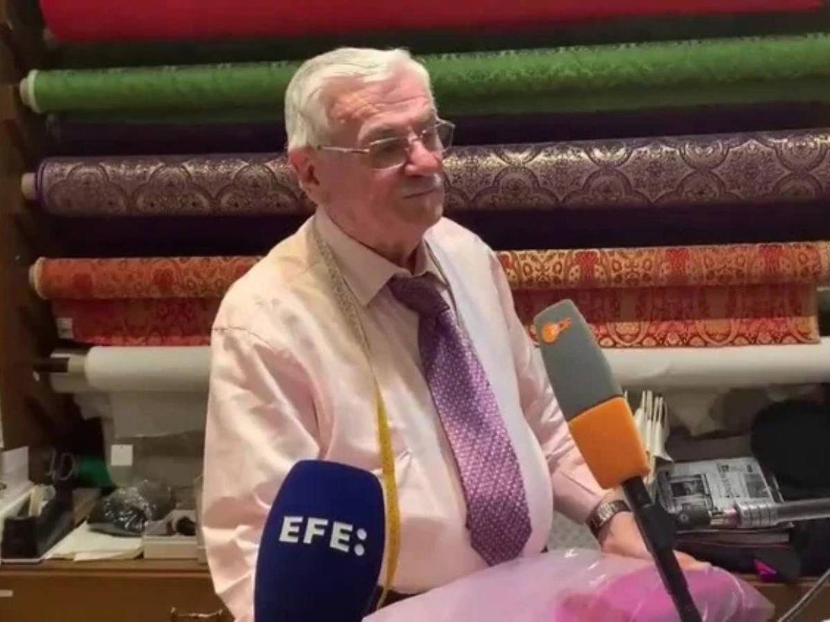 Mancinelli, sastre que viste a los papas, prepara el traje del próximo pontífice