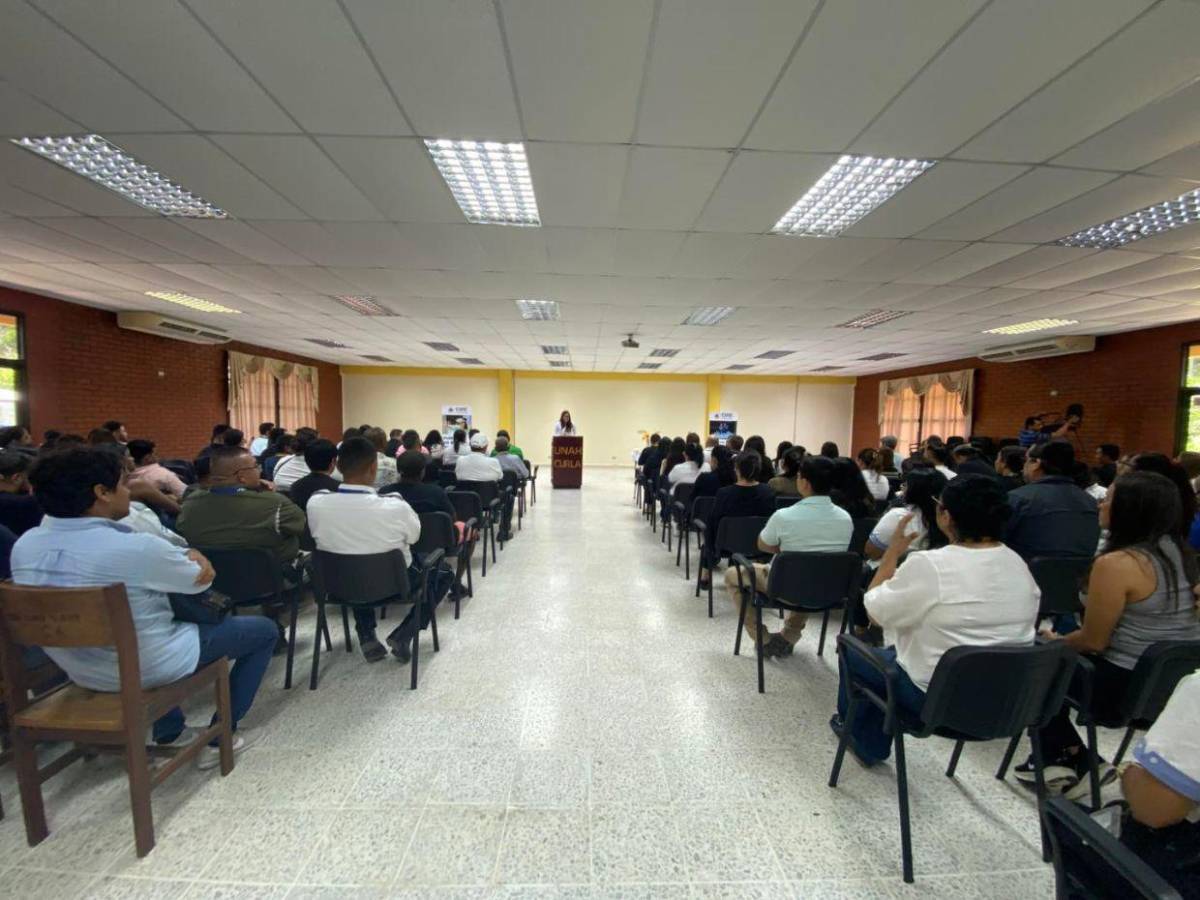 Rinden homenaje a Angie Sánchez, docente que fue hallada muerta en La Ceiba