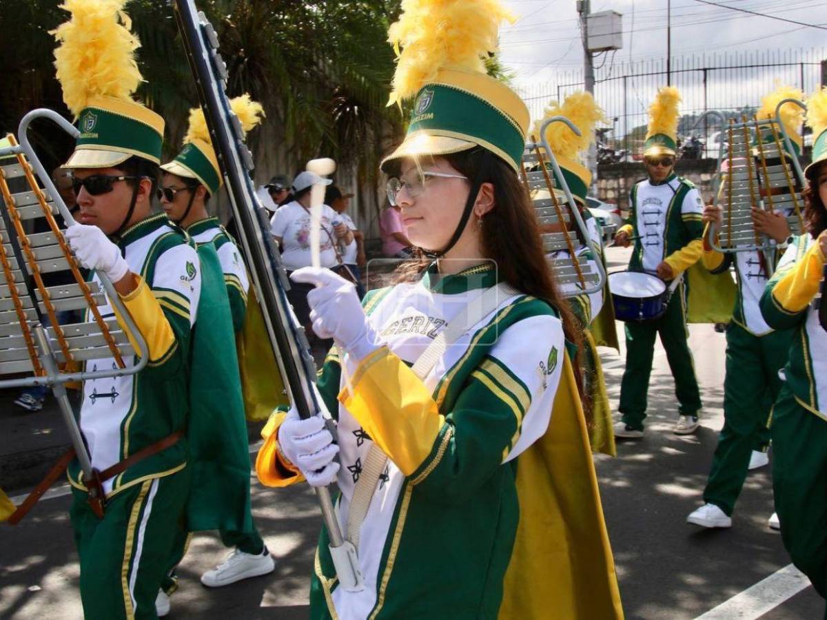 Carrozas, cantos y fe: así se desarrolla el Día Nacional de la Biblia en Tegucigalpa