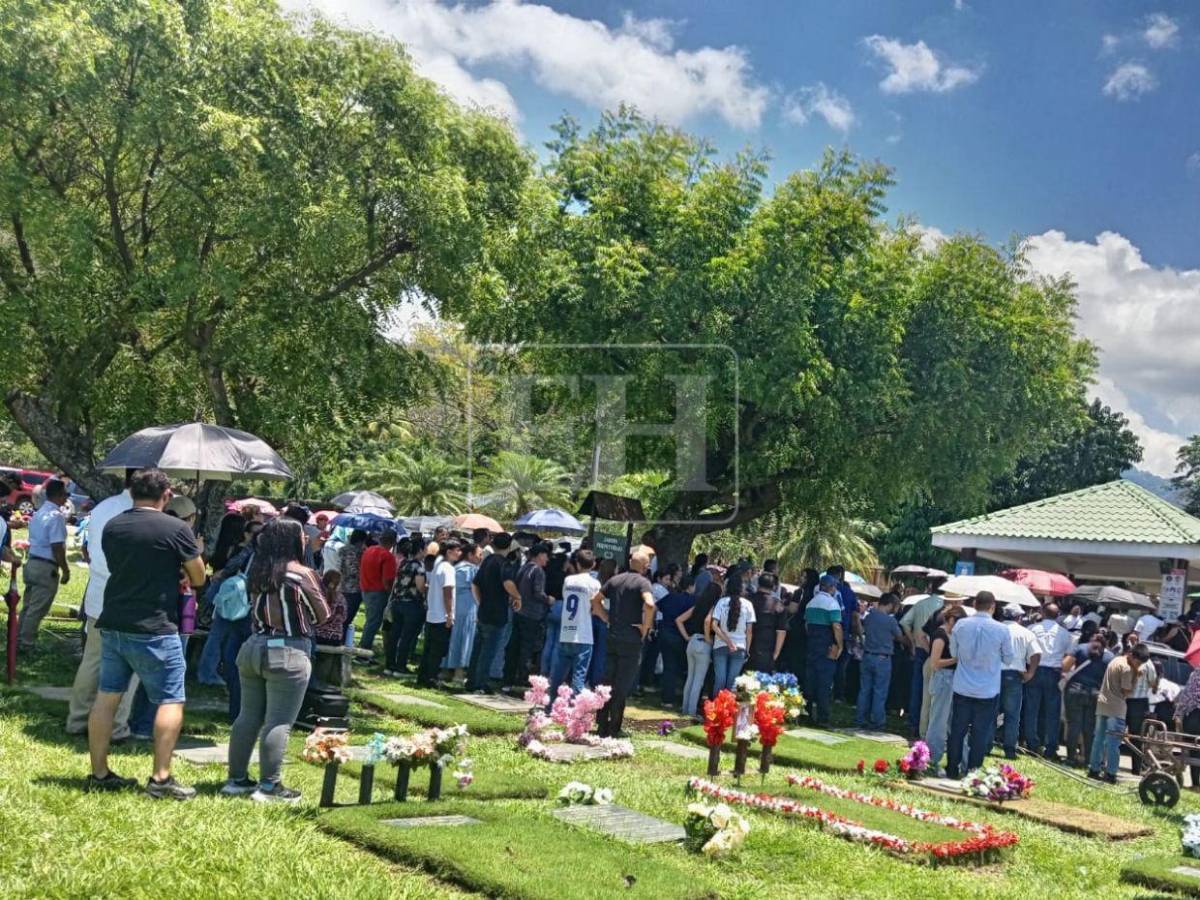 Despedirte duele: El último y doloroso adiós de Víctor Fiallos, director asesinado en Cofradía