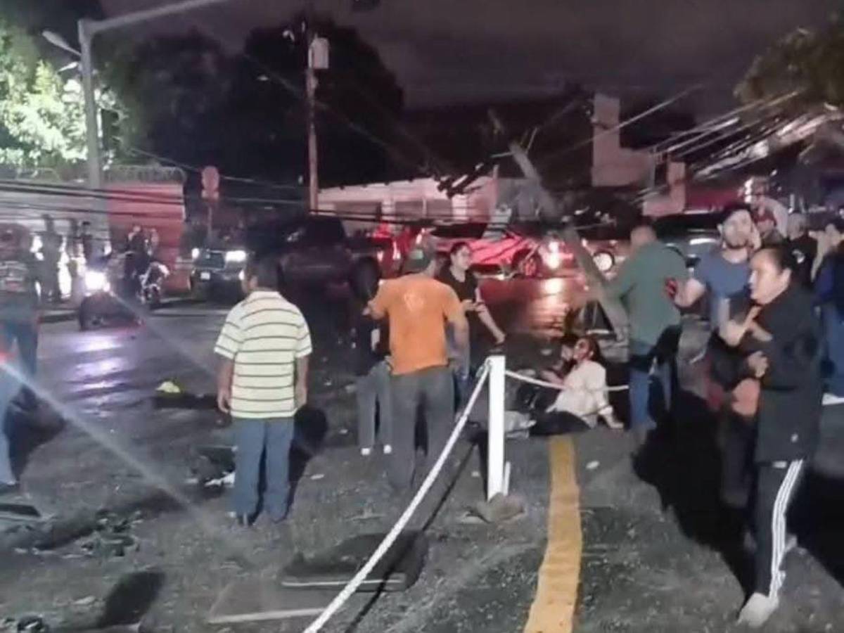 Mujer perdió la vida tras choque entre rapidito y camión en SPS; hay al menos 15 heridos