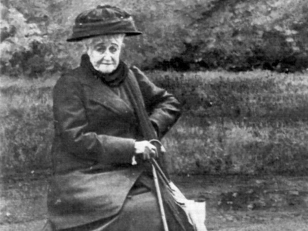 Icono de la moda y exilio: ¿Quién fue Eugenia de Montijo, la última emperatriz de Francia?