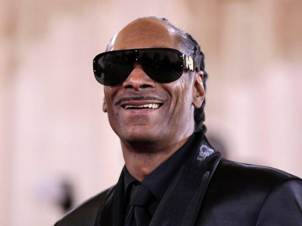 Elegancia con actitud: Snoop Dogg roba miradas en los Golden Globes 2026