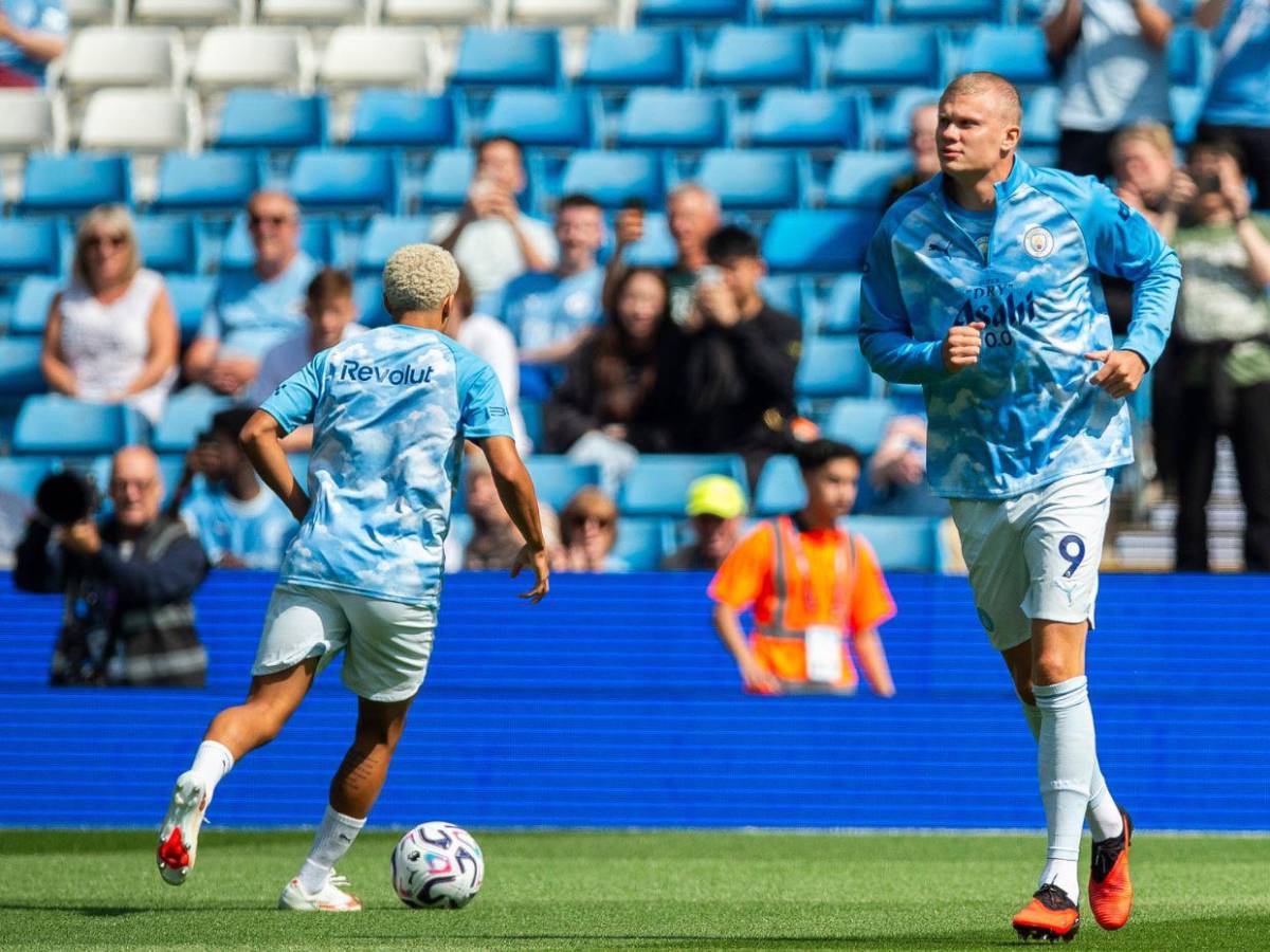 Nuevo look y victoria para Haaland en el regreso de la Premier League