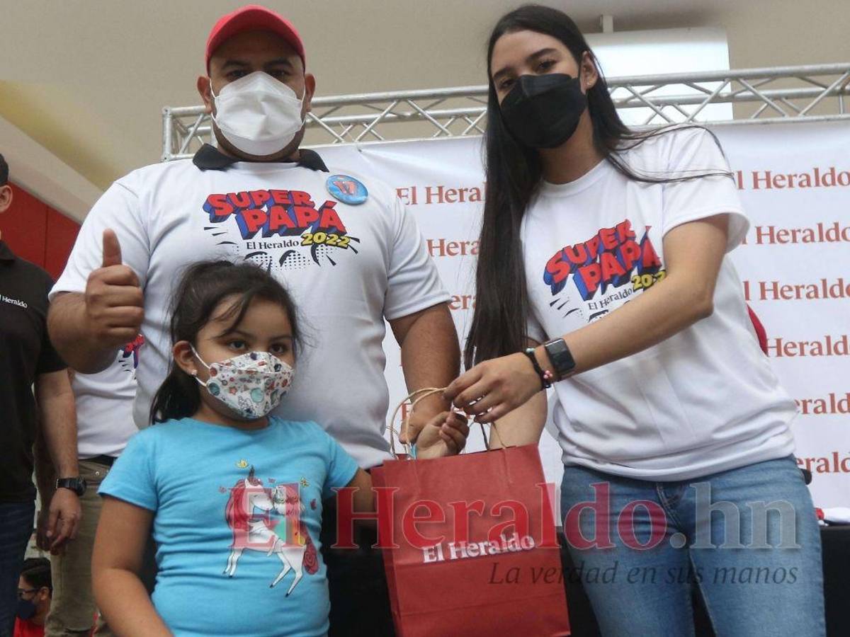 Daniel Rubí y su pequeña Sofía completaron el trío ganador.