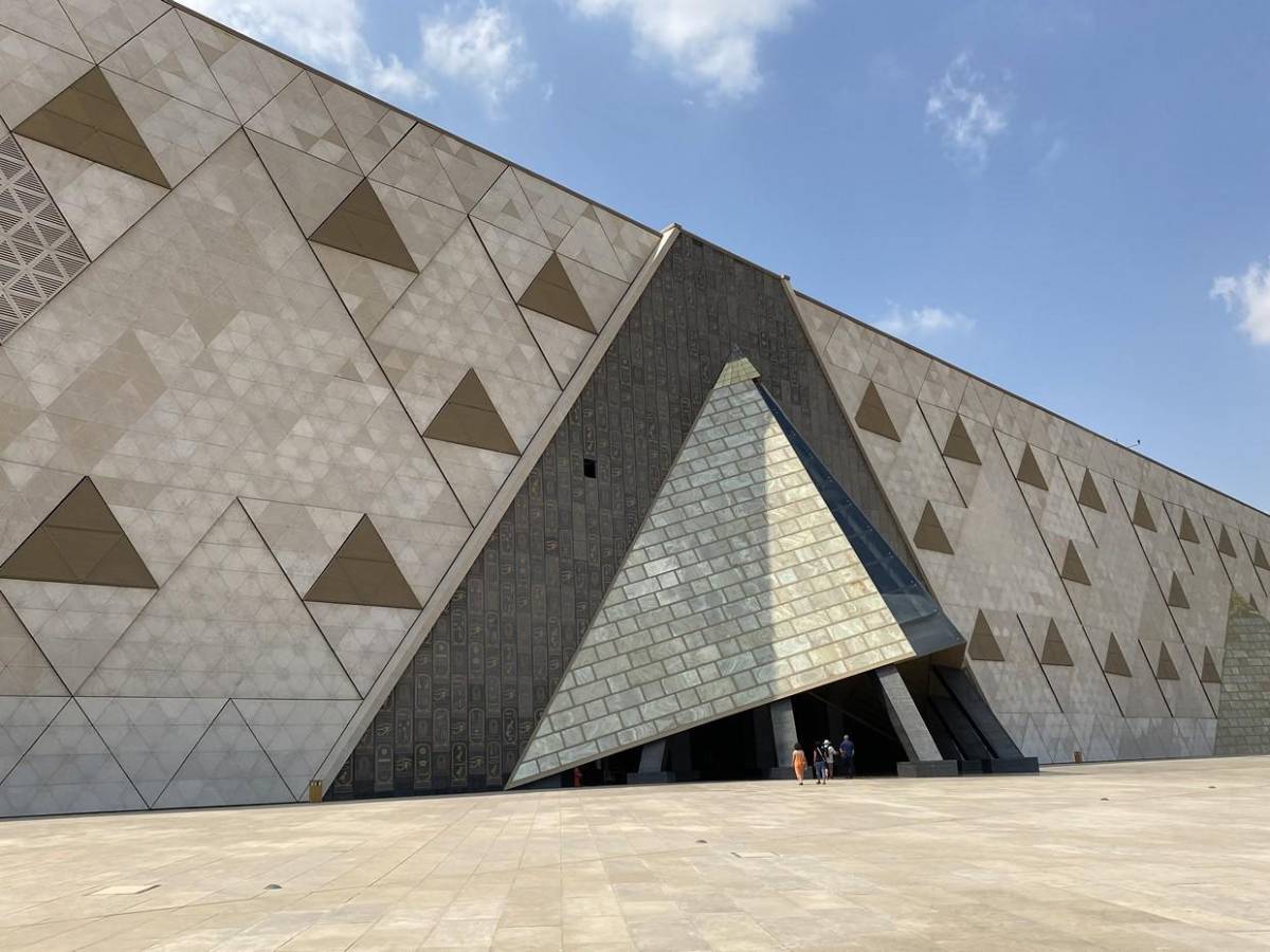 Así es el Gran Museo Egipcio, la 'cuarta pirámide', que hoy abrió sus puertas