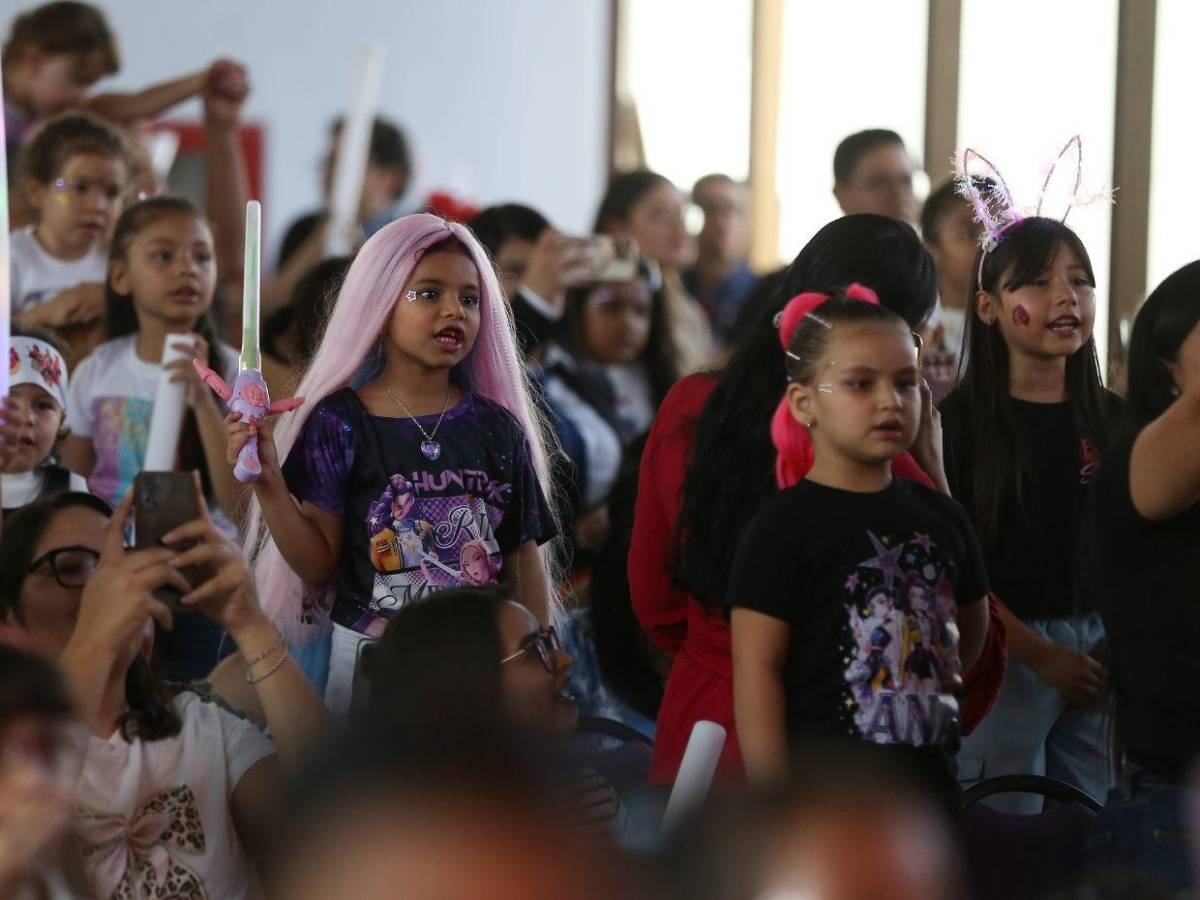 Entre trenzas moradas y moñitos: Así fue el show de las Guerreras K-Pop en Tegucigalpa