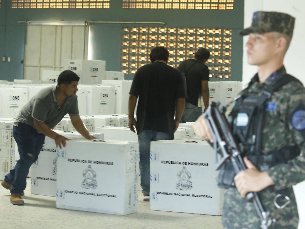 Continúa la distribución de material electoral en los diferentes centros de Cortés