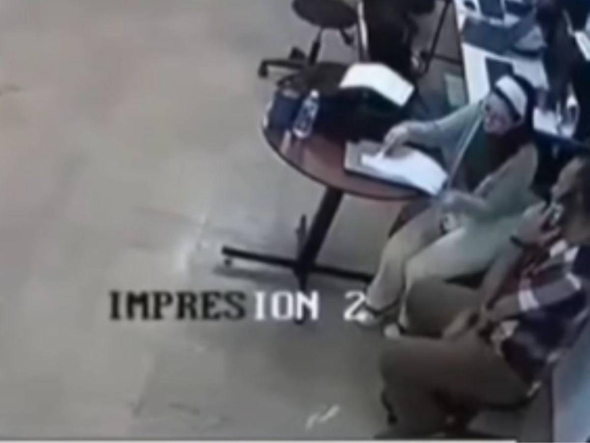 Cuadro a cuadro: así habrían intentado sustraer USB con documentos electorales, según denuncia en juicio político