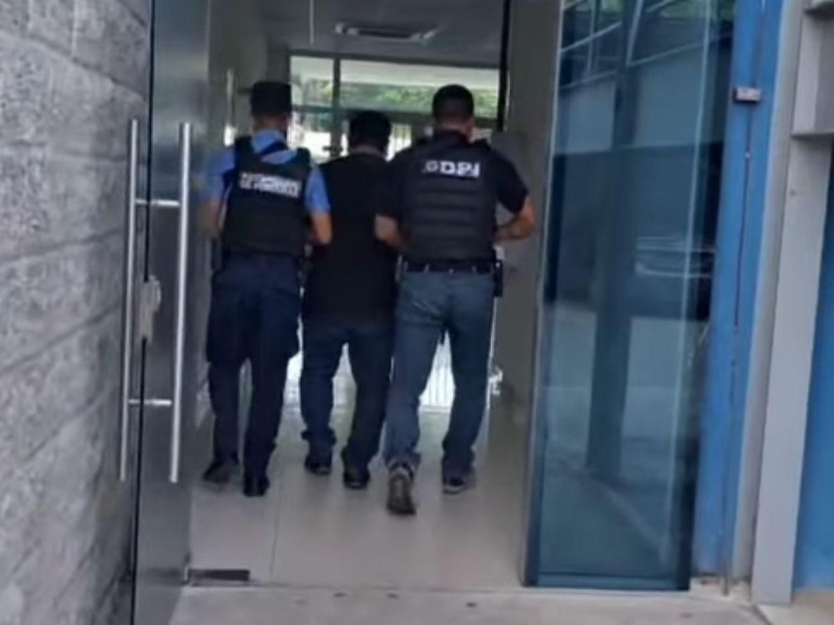 Llevaba a su hija de 7 años a un hotel y abusaba de ella: así capturan a su padre en El Progreso
