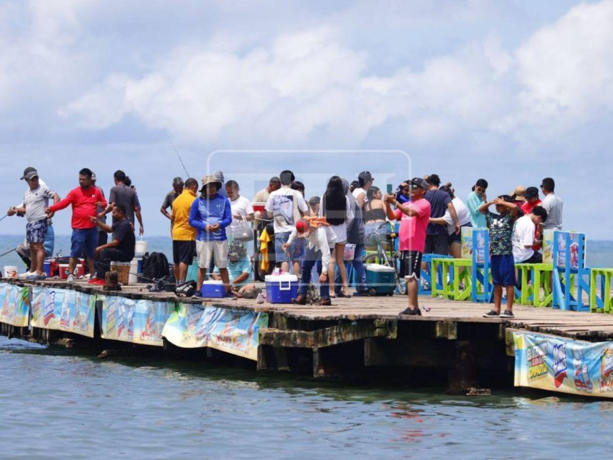 Playas de Omoa se llenan de turistas en plena Semana Santa 2026