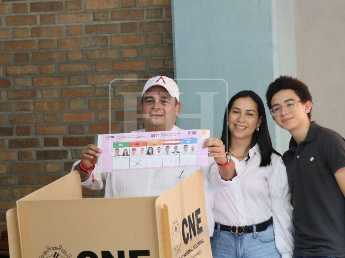 Jorge Aldana ejerce el sufragio y destaca normalidad en las urnas en el Distrito Central