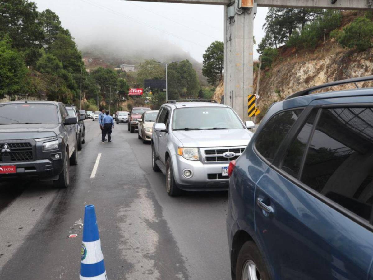 Largas filas en salida al norte por salida de últimos  vacacionistas