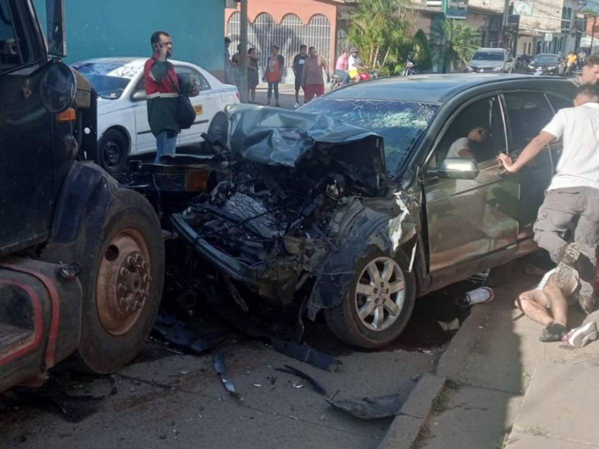 Destrucción total: las imágenes del brutal impacto de una camioneta y una volqueta en Comayagua