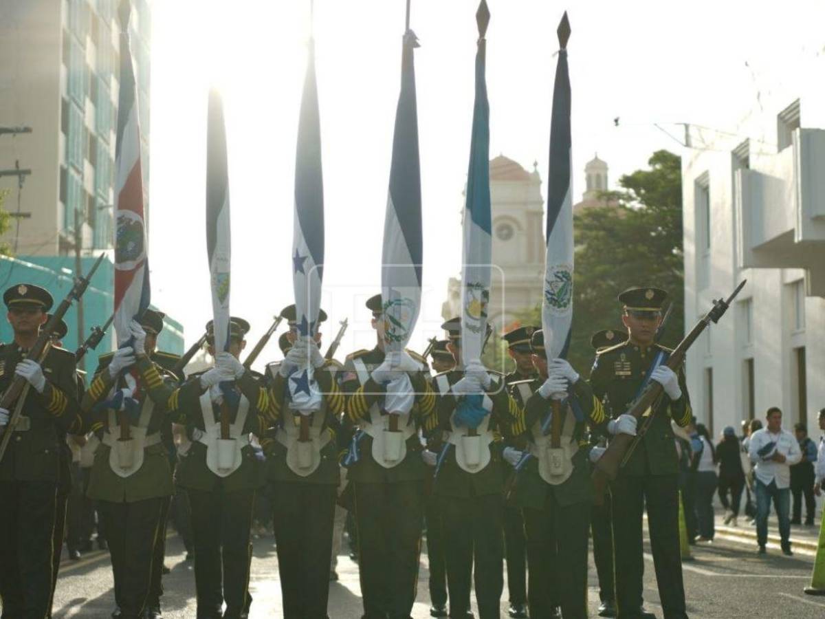 Ambiente patrio se vive en la capital durante desfiles 2026