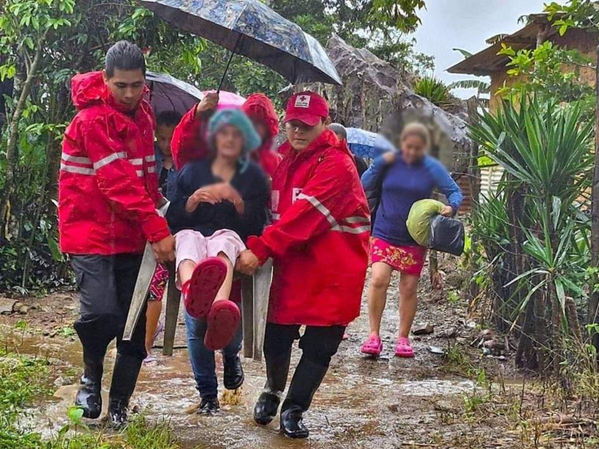 Sufrimiento, dolor e impotencia: imágenes del paso de la tormenta Sara en Honduras