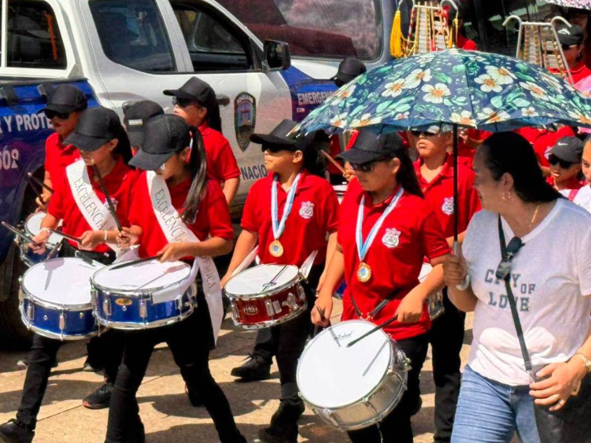 Hondureños celebran con fervor cívico los 204 años de independencia en todo el país