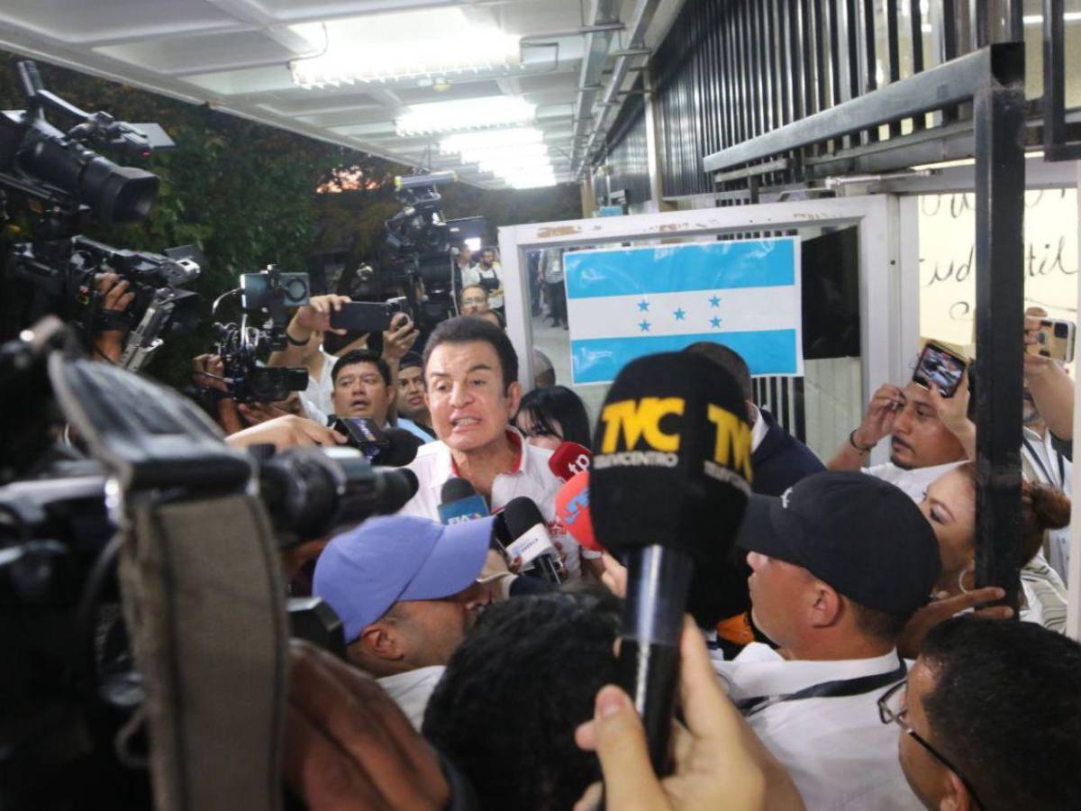 Tensión y reclamos en la UNAH mientras Nasralla supervisa cierre de urnas