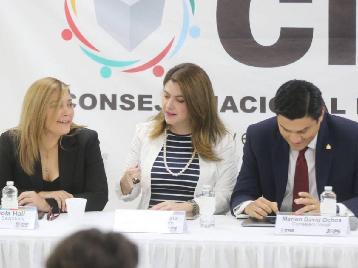 Entre risas y armonía, consejeros del CNE reciben ofertas para el TREP