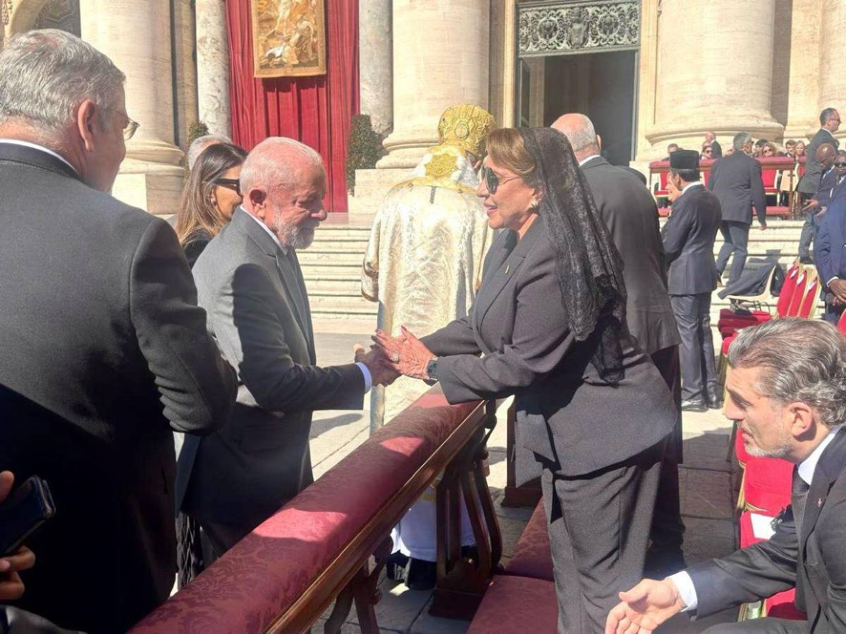 Los atuendos de las reinas y primeras damas en el funeral del papa Francisco Los atuendos de las reinas y primeras damas en el funeral del papa Francisco