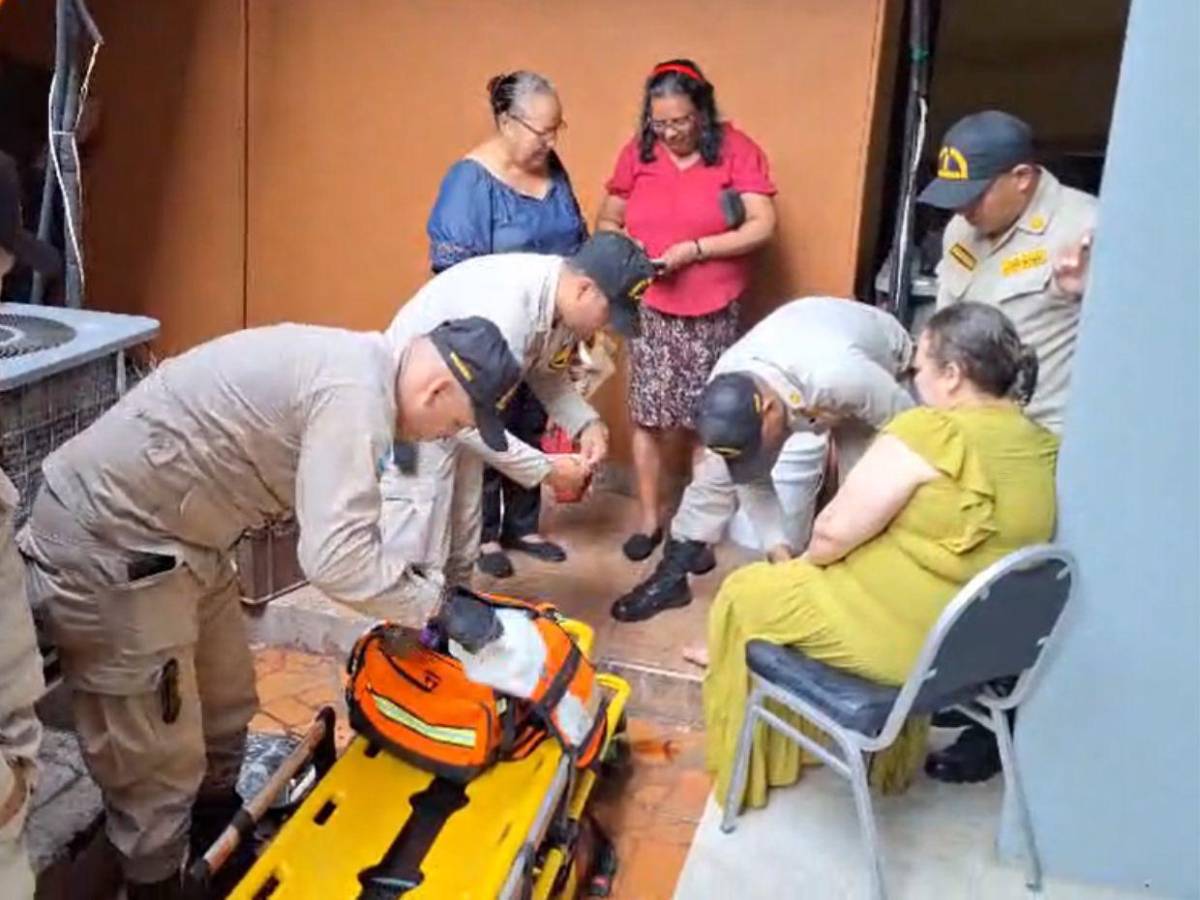 Rescatan a empleada de hotel que cayó en cisterna vacía de 12 pies en La Ceiba